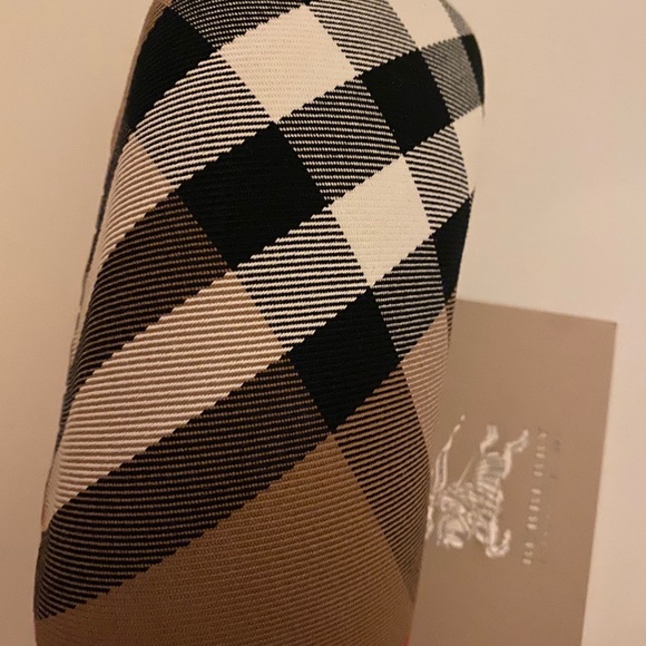 Burberry Sunglass Case - Picture 3 of 3